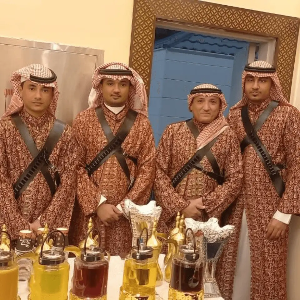 مباشرين بالزي التراثي