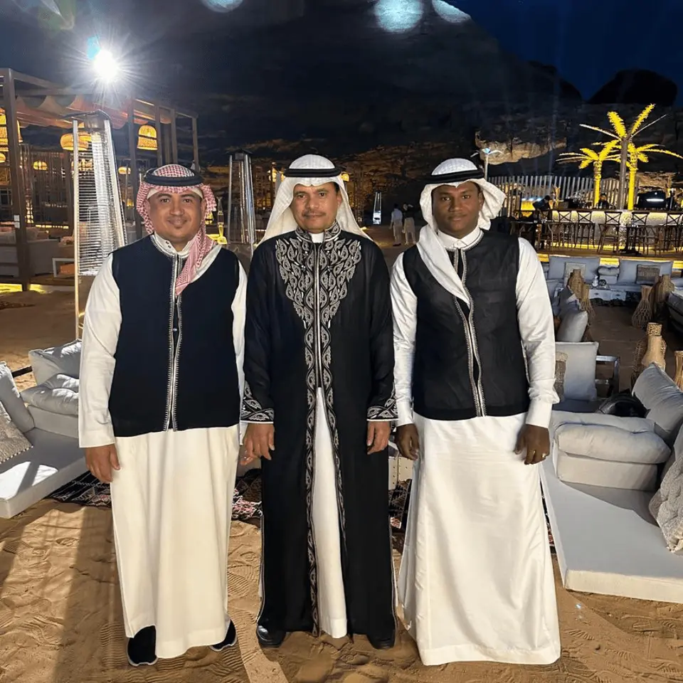 فريق الضيافة في مناسبة ليلية